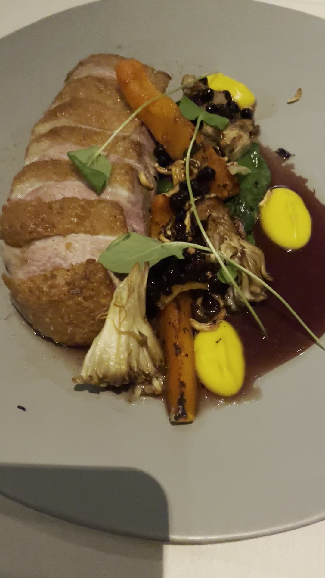 Nine-Ten Restaurant and Bar