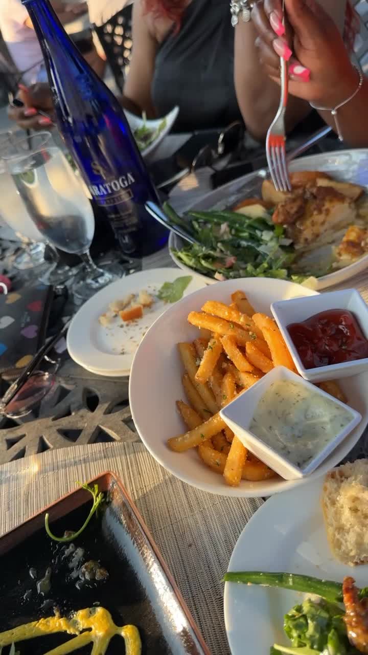 Vyne Restaurant & Bar