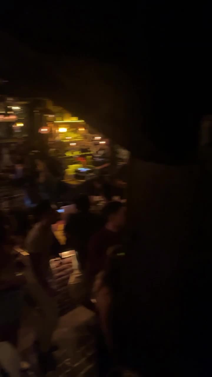 Video review of La Favela