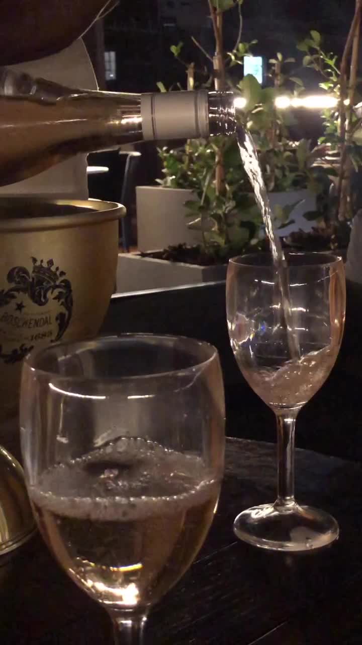 Video review of La Parada