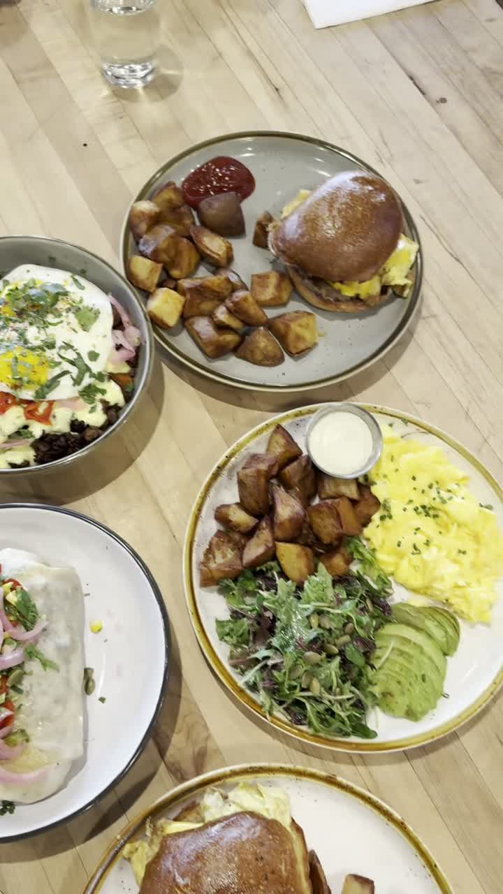 Video review of Winstons Cafe & Bakery