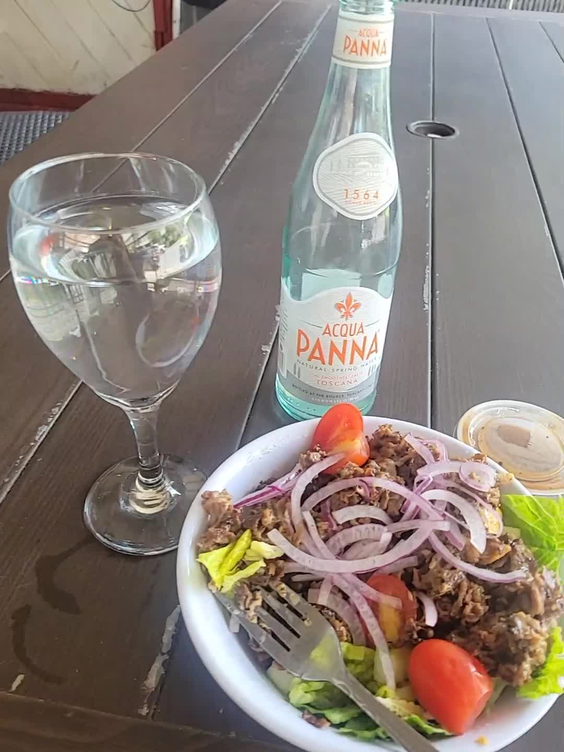 Vesuvio’s Pizzeria & Sports Bar