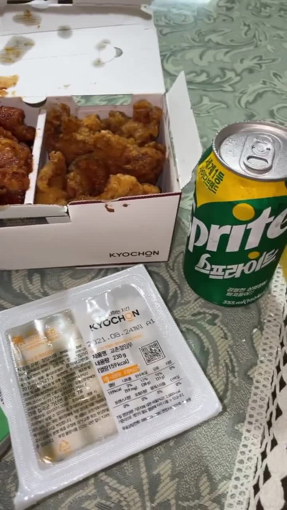 Kyochon Chicken Apgujeong-Sinsa Branch