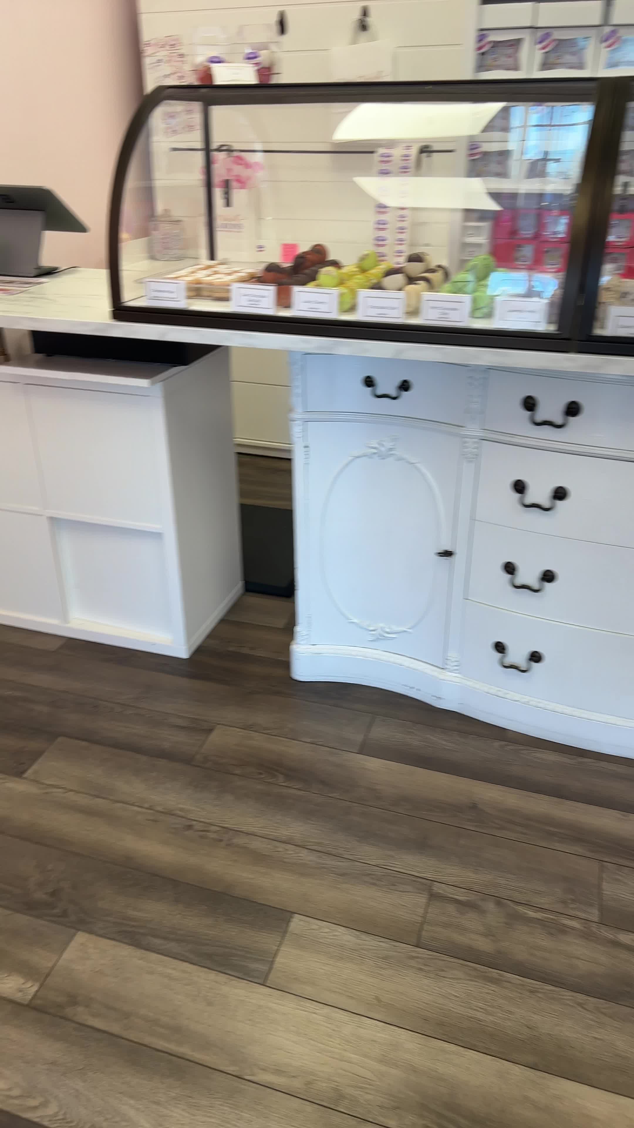 Sweet Velvet Macarons