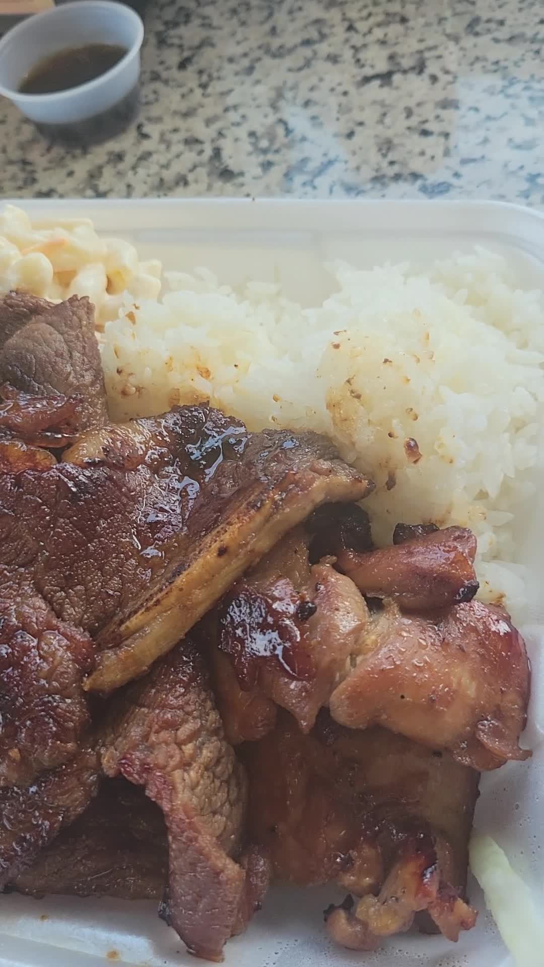 Video review of L&L Hawaiian Barbecue