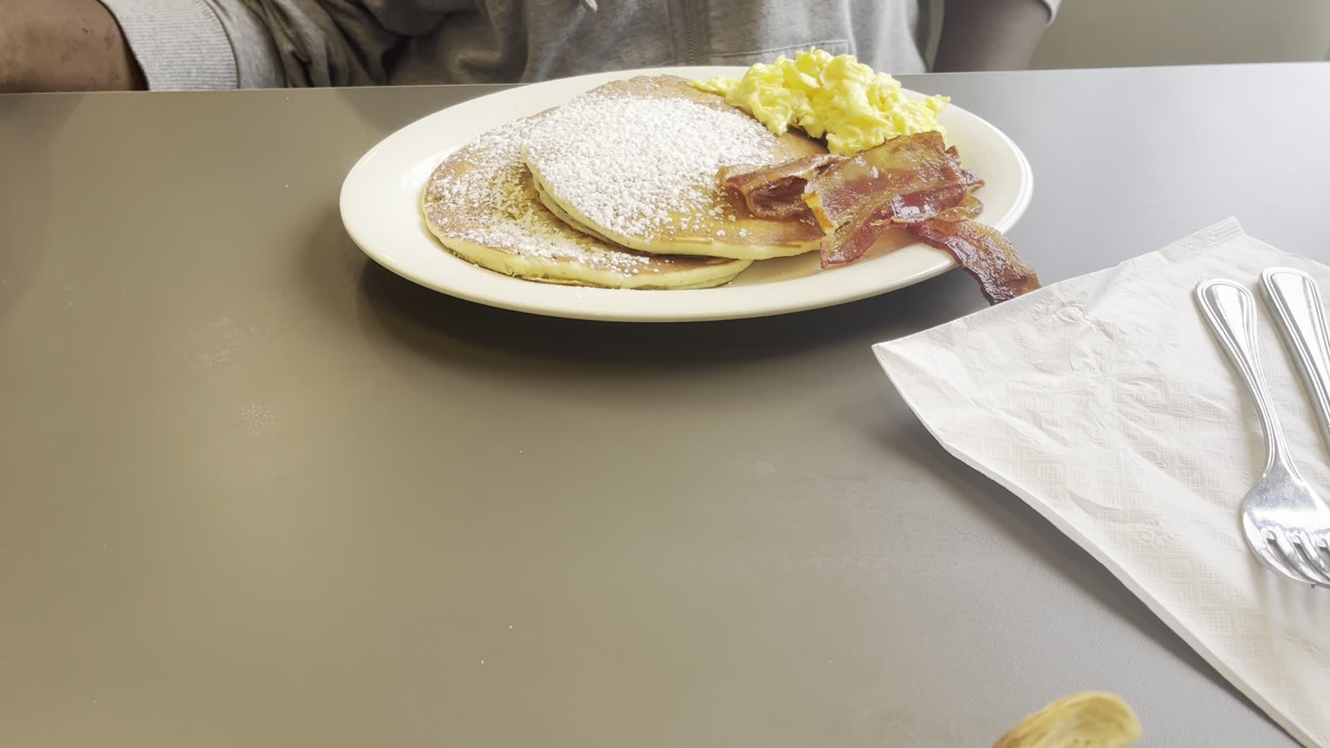 Eggs up grill
