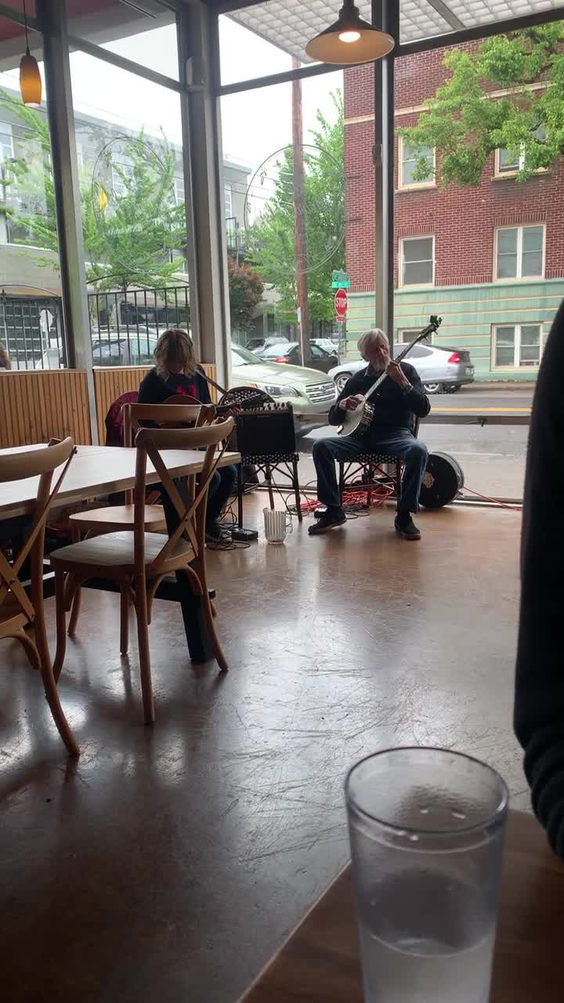 Fleur De Lis Bakery & Cafe