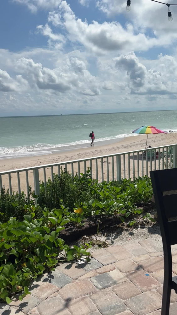 Mulligan's Beach House Bar & Grill