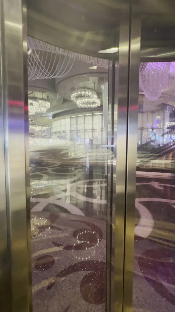 Chandelier Bar - Cosmopolitan Hotel