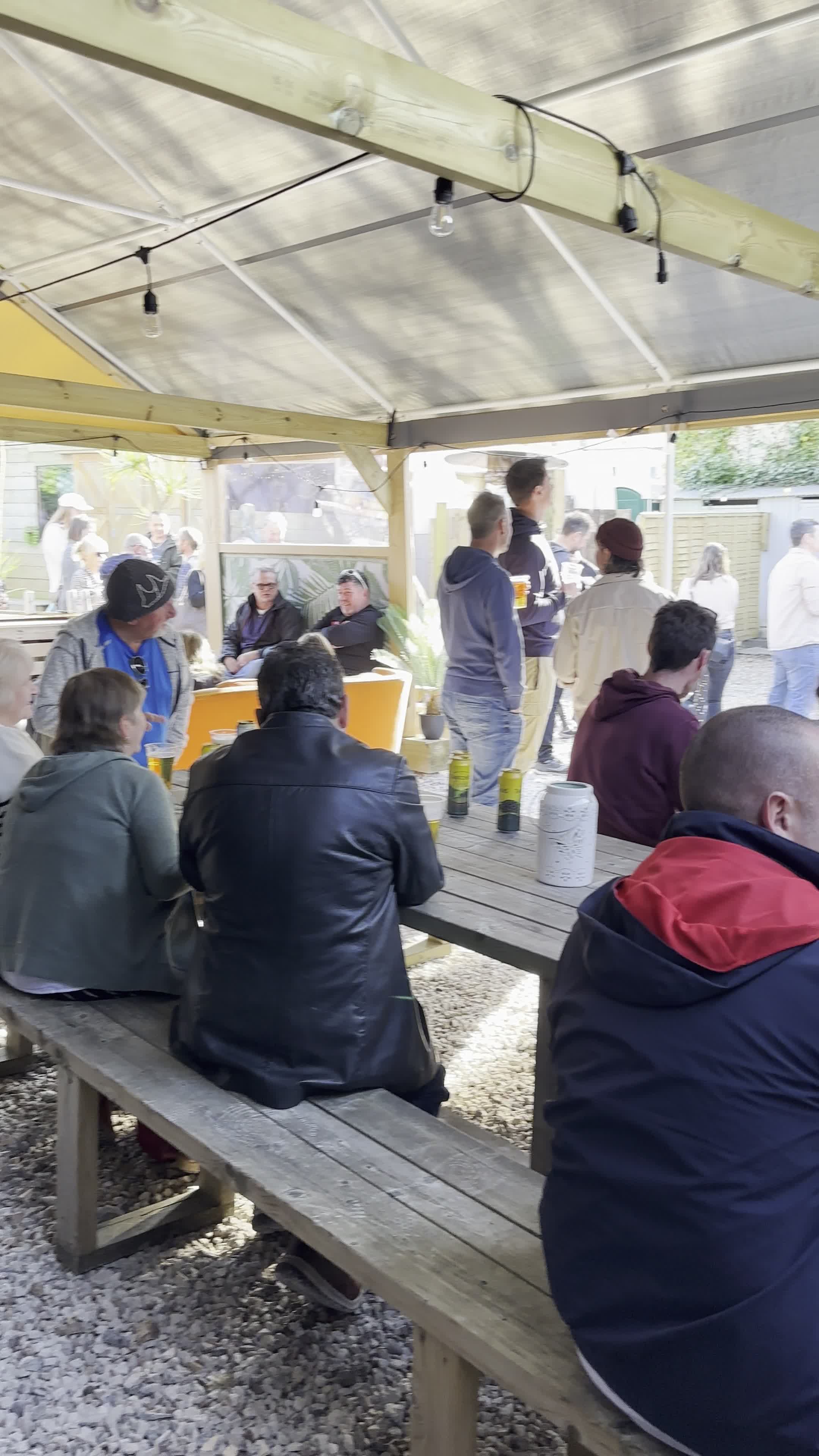 Down the Hatch Off Licence