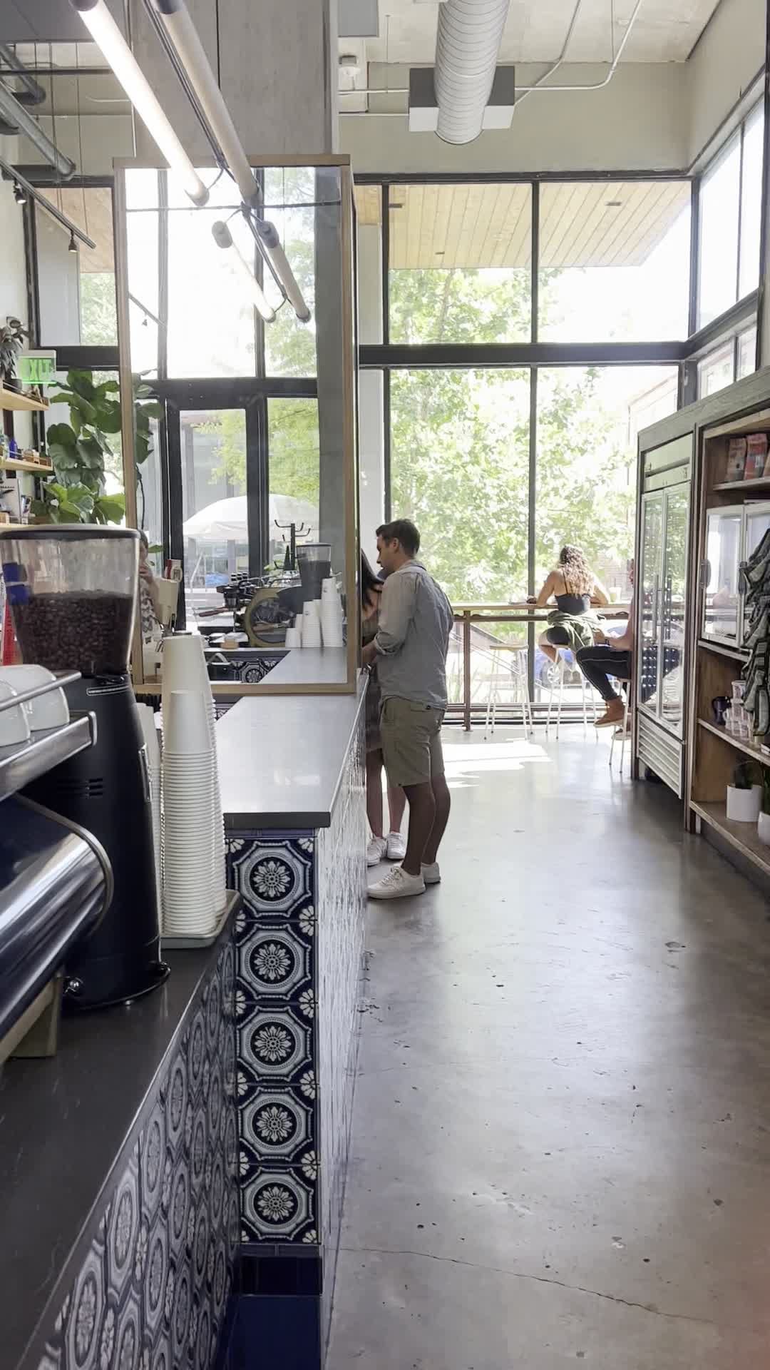 Video review of Mañana