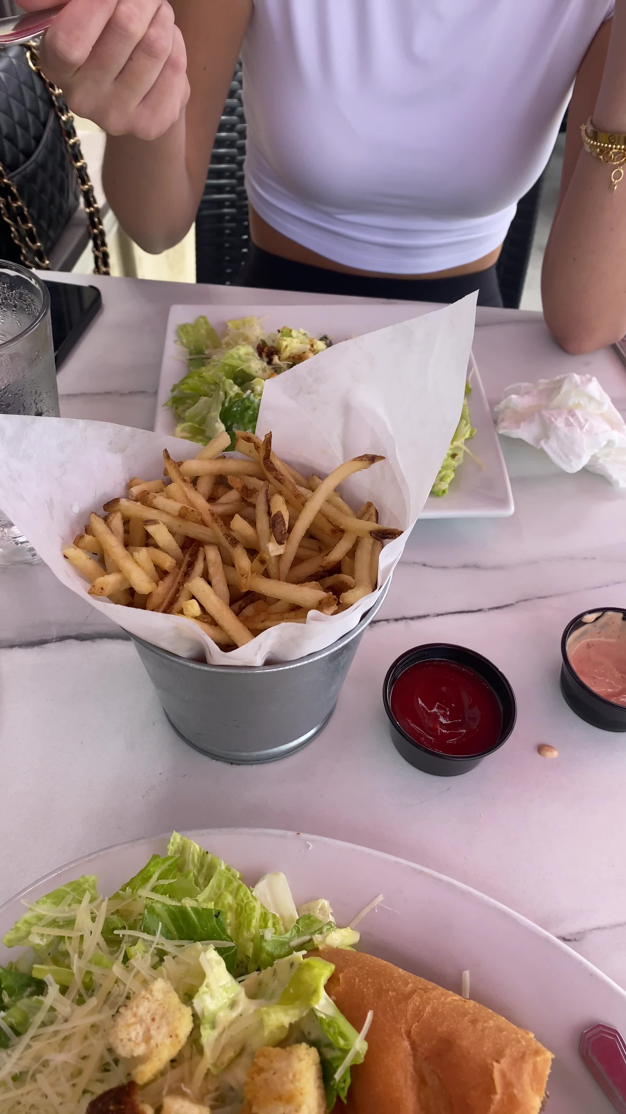 Video review of Eat Chow