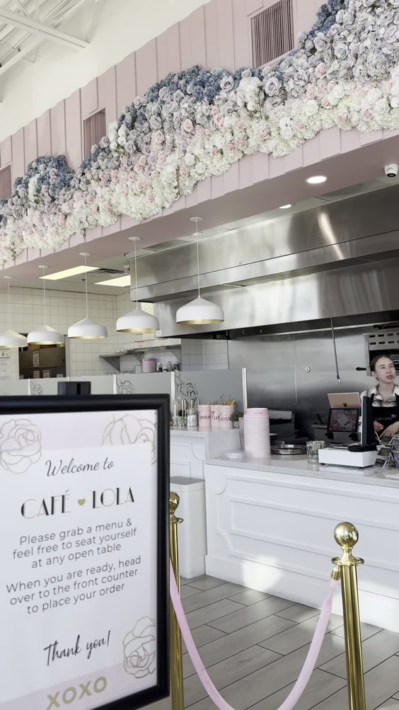 Cafe Lola