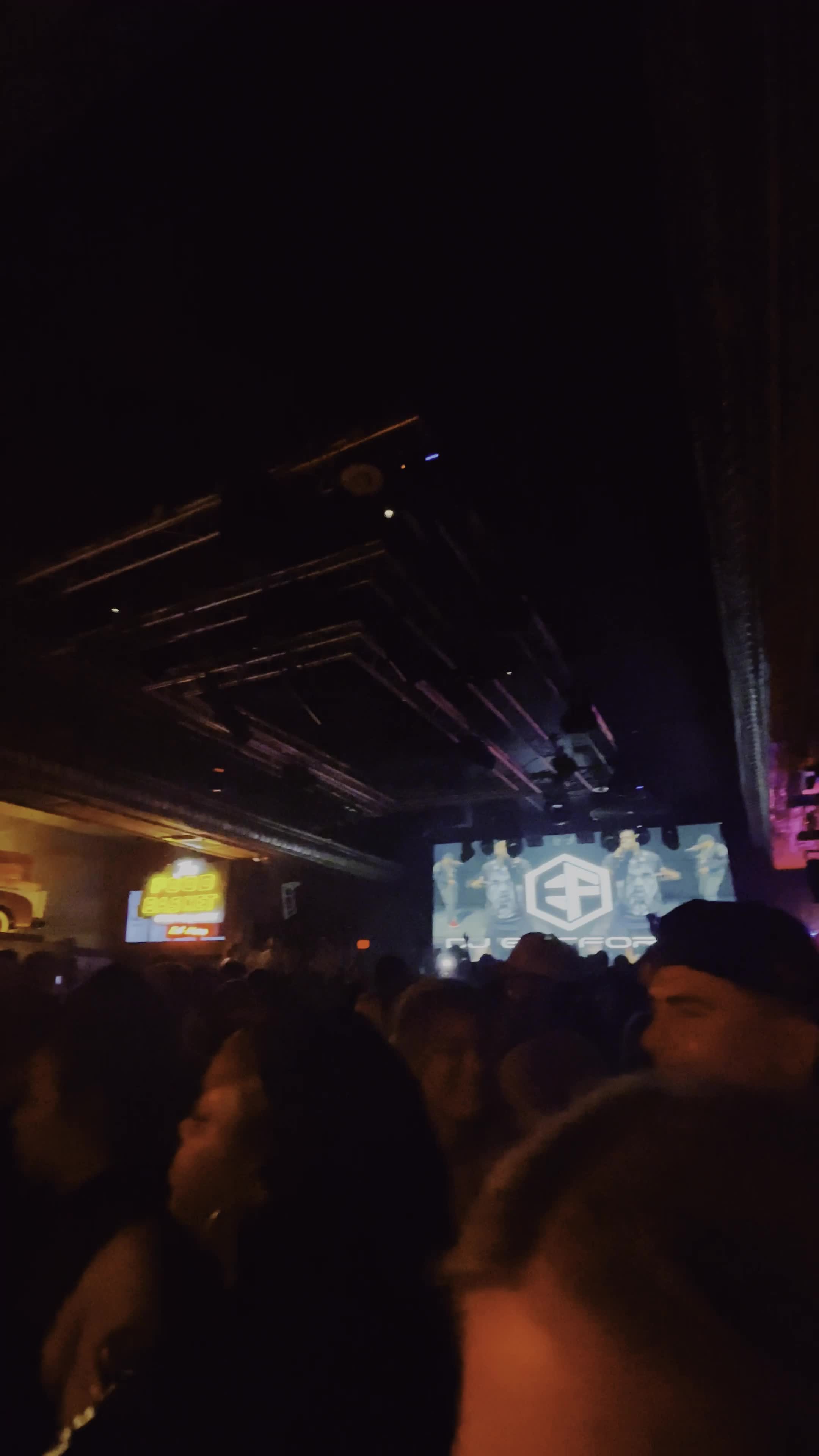 Video review of Jason Aldean's Kitchen + Rooftop Bar