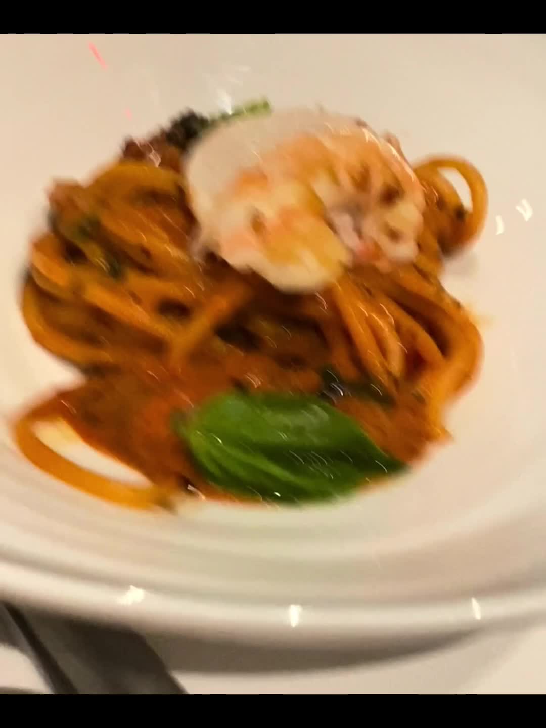 Video review of Le Pavillon