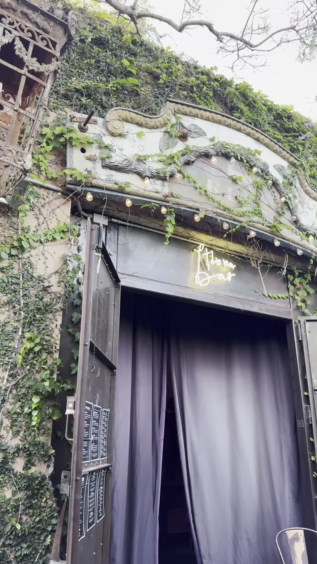 Ruin bar