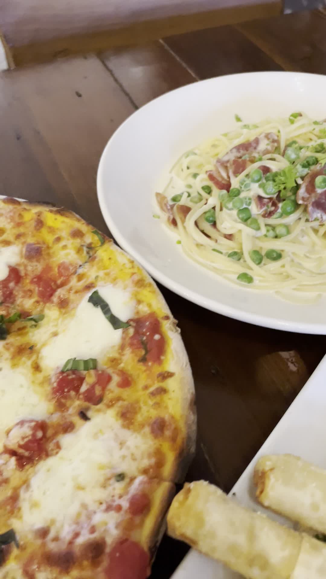 Video review of California Pizza Kitchen