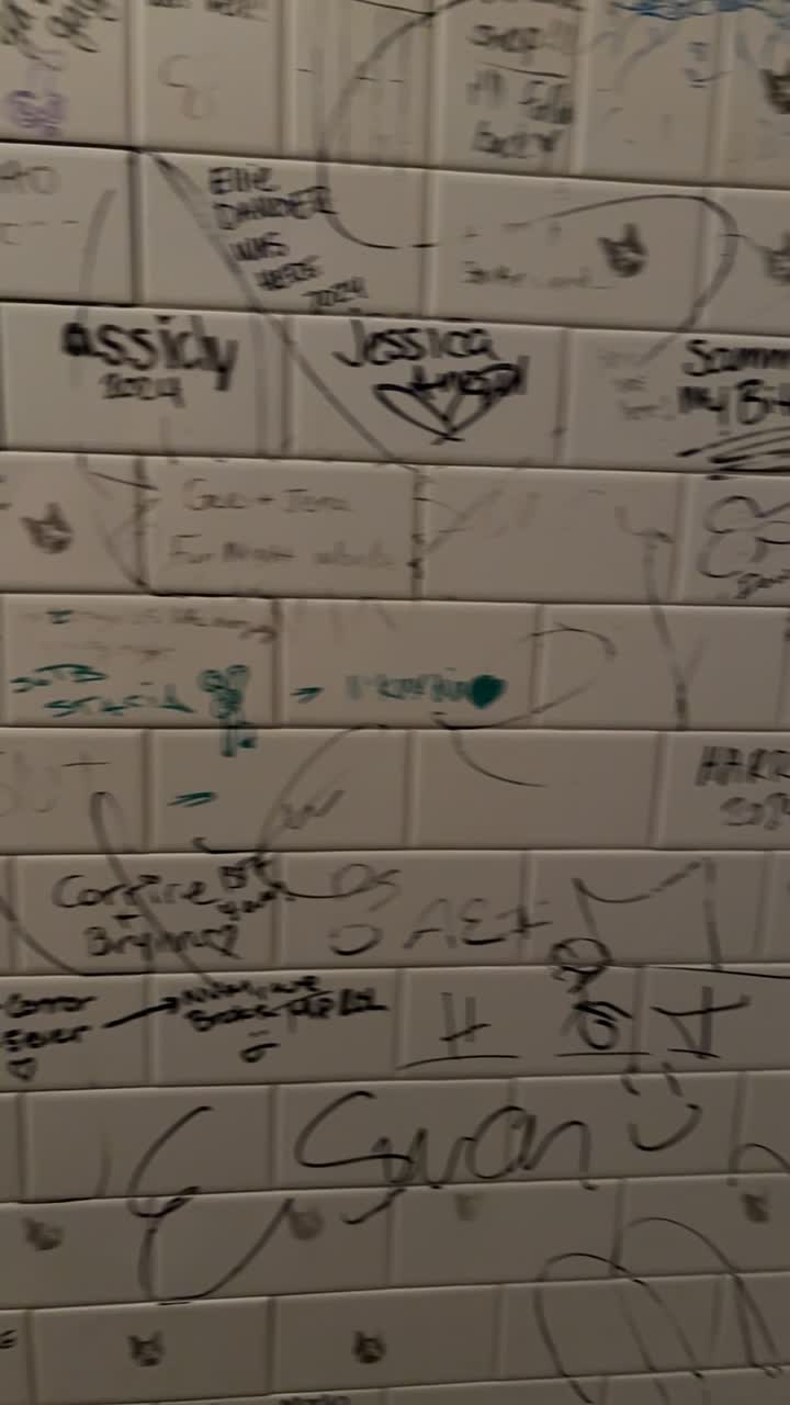 Video review of Stella's Lounge