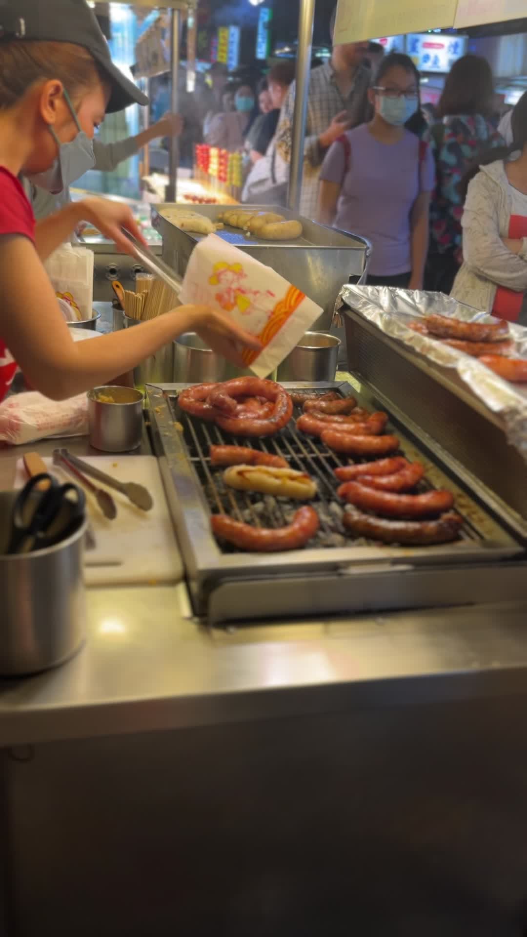 Video review of Ningxia Night Market (寧夏夜市)