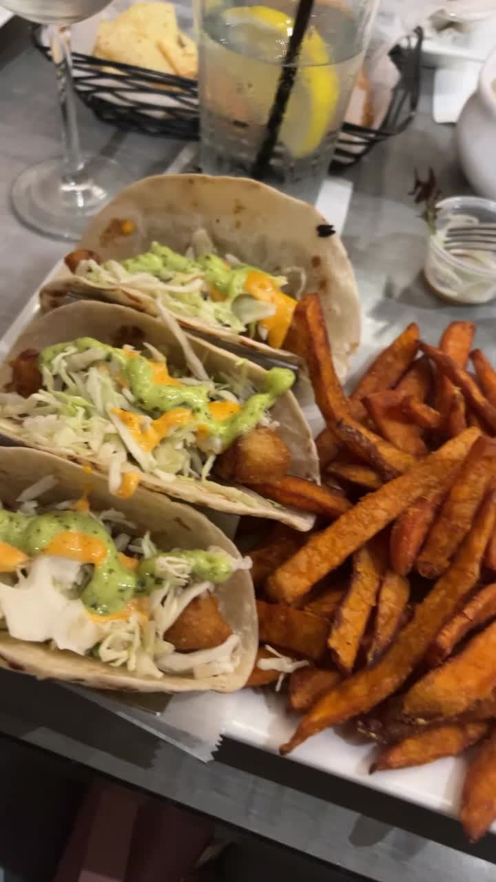 Shakers Bar & Grill
