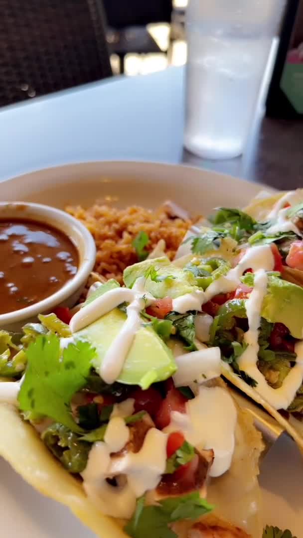 Video review of Uncle Julio's Naperville