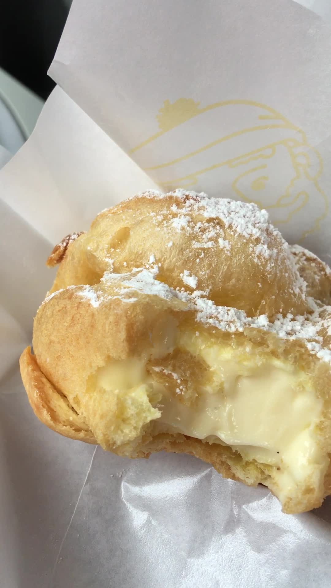 Video review of Beard Papa's