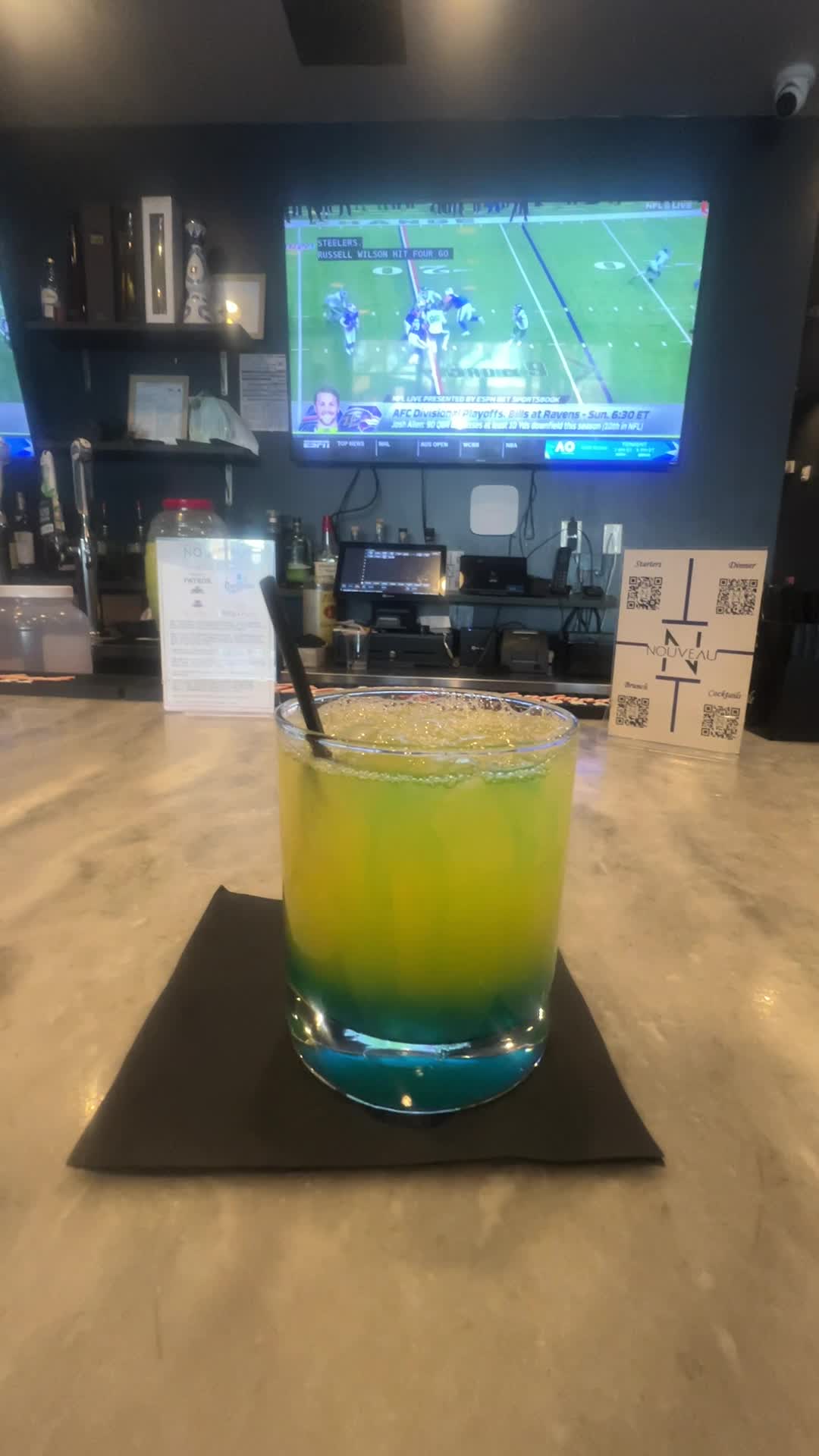 Nouveau Bar & Grill