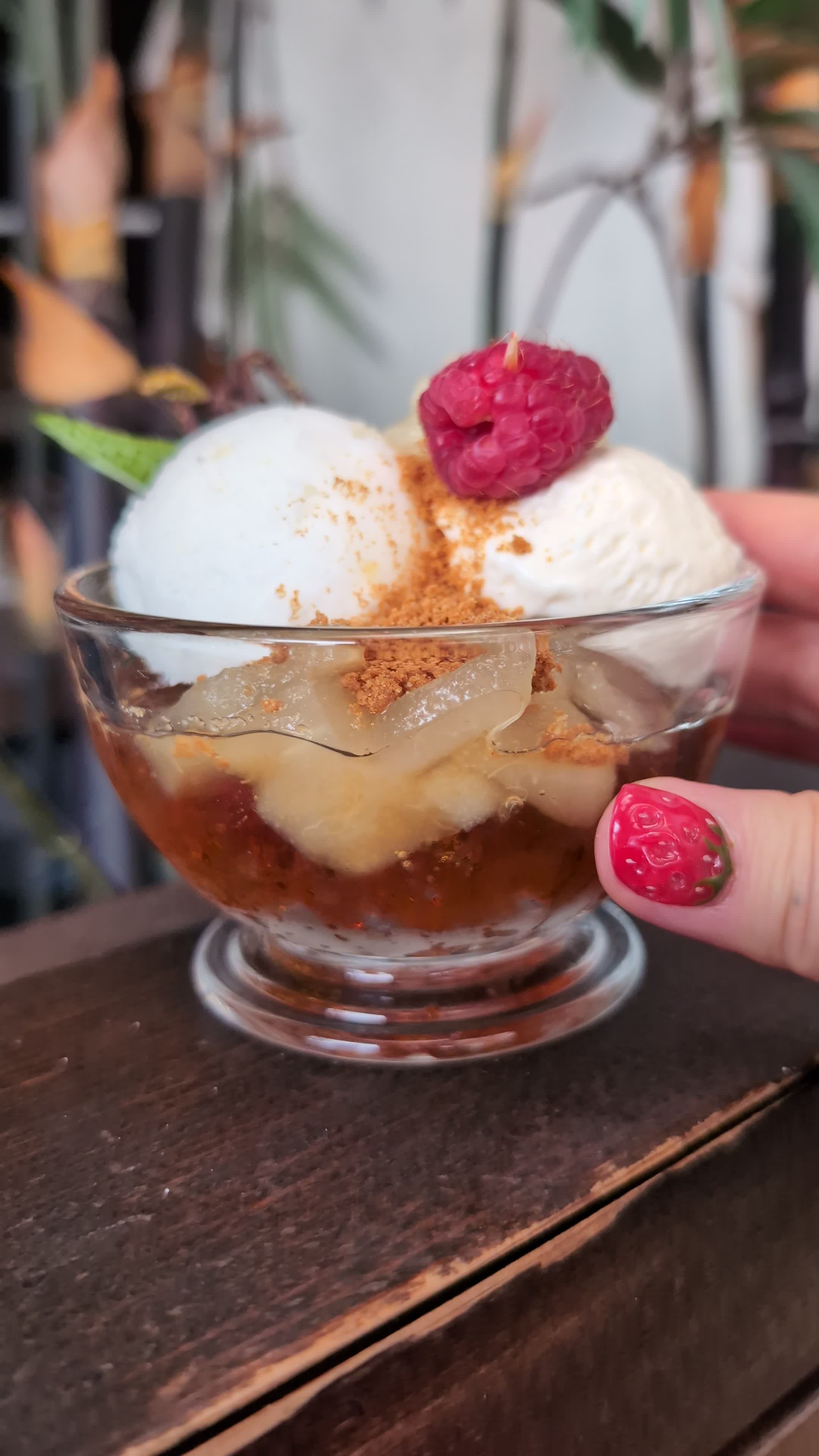 Video review of Cafe de l'Orangerie