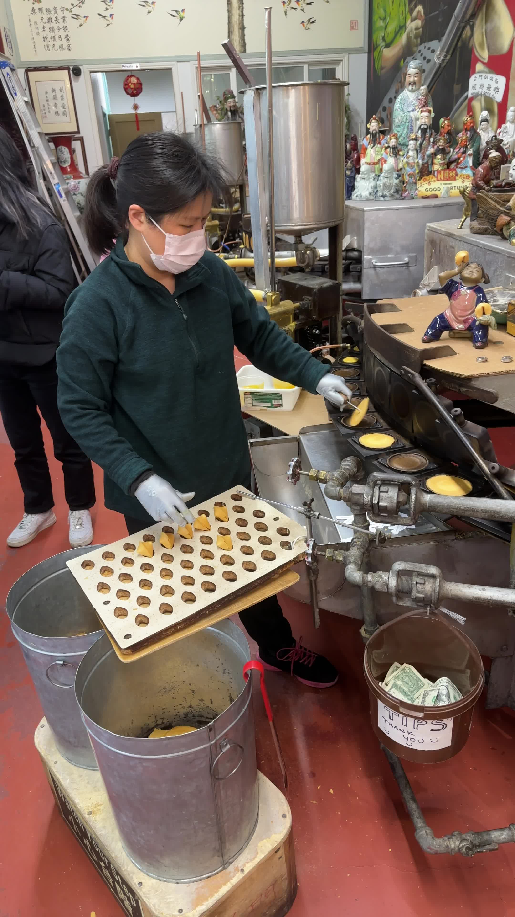 Video review of Golden Gate Fortune Cookie Factory 金門餅食公司
