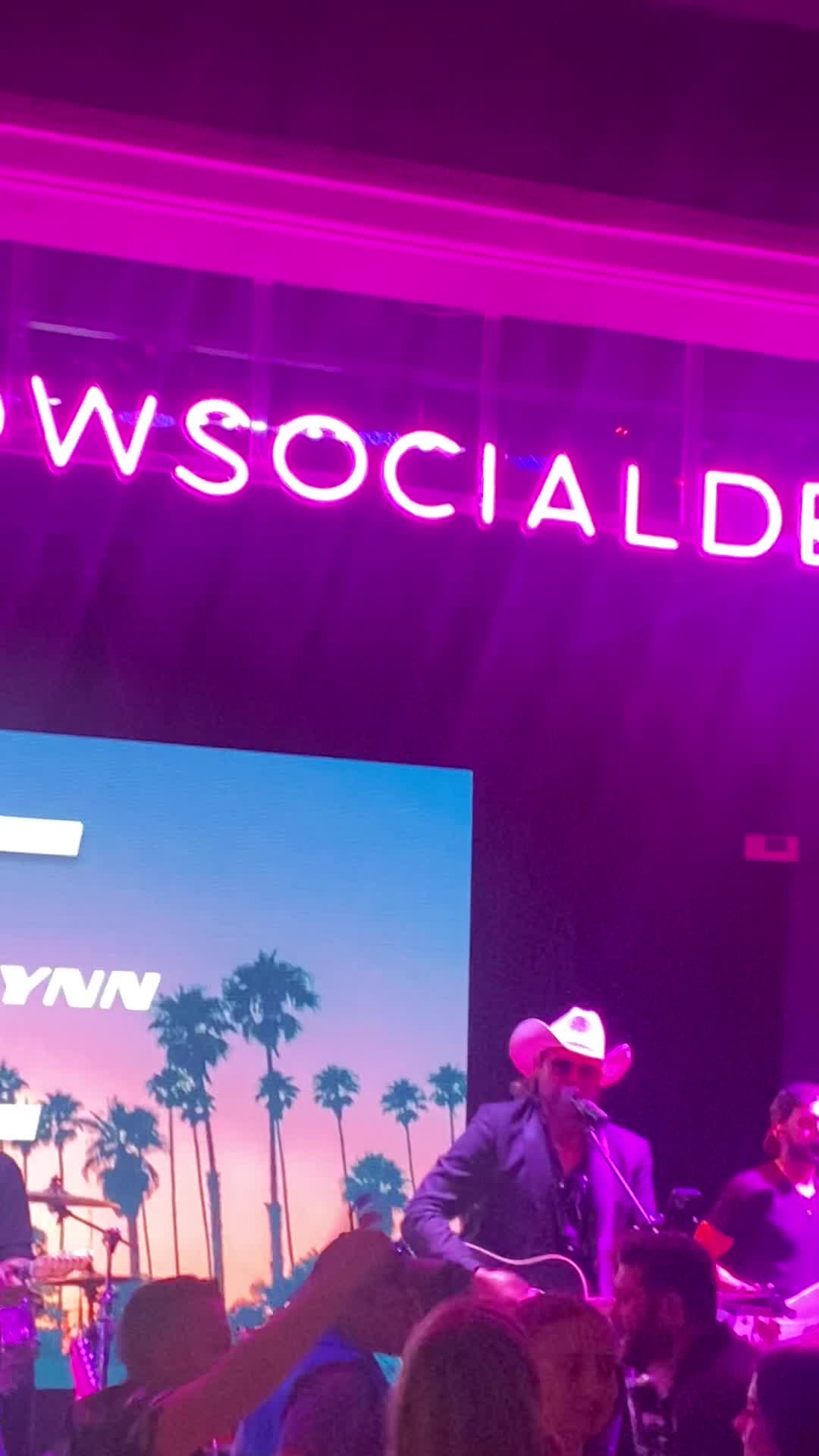 THRōW Social