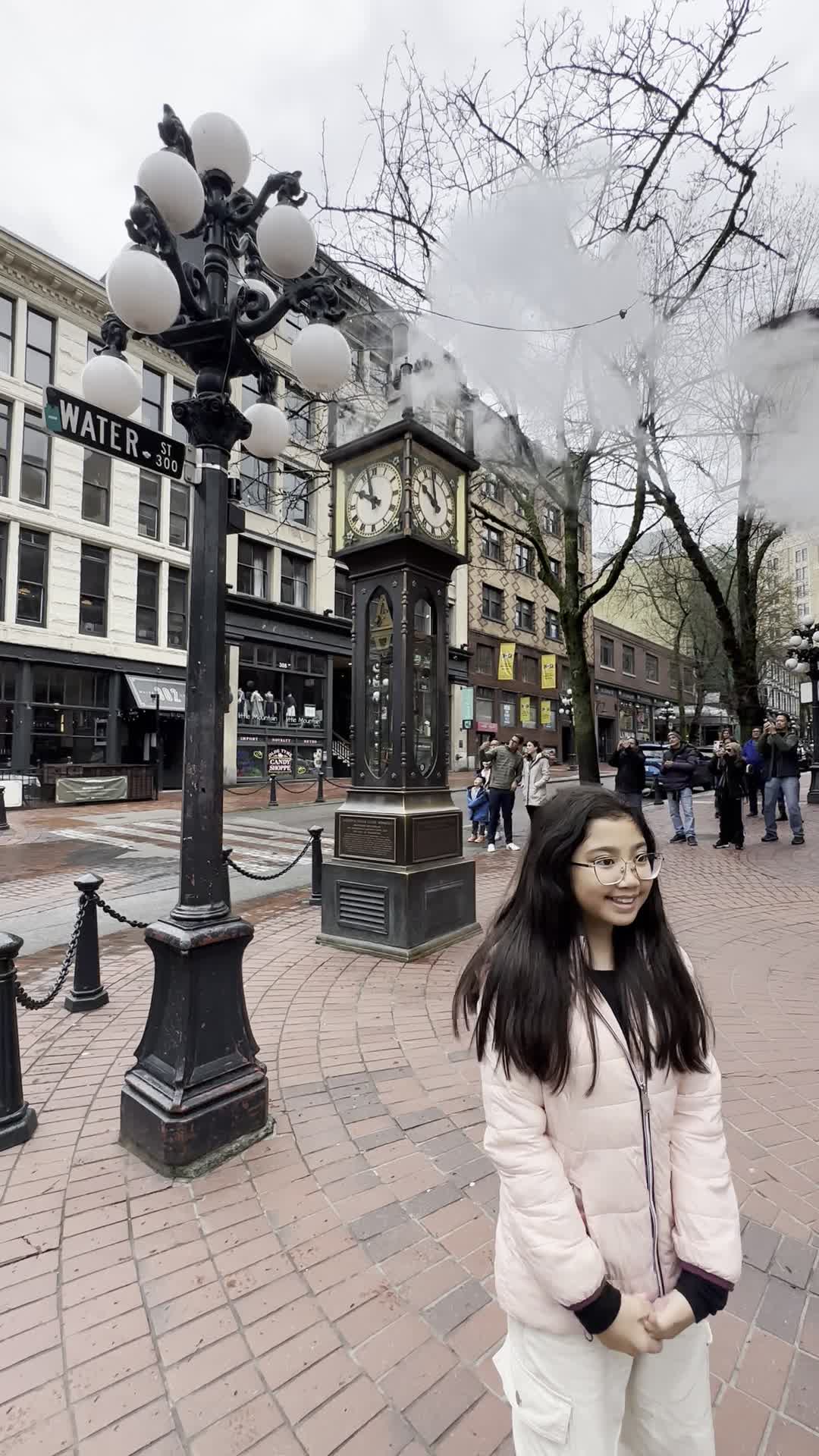 Video review of Gastown Steam Clock