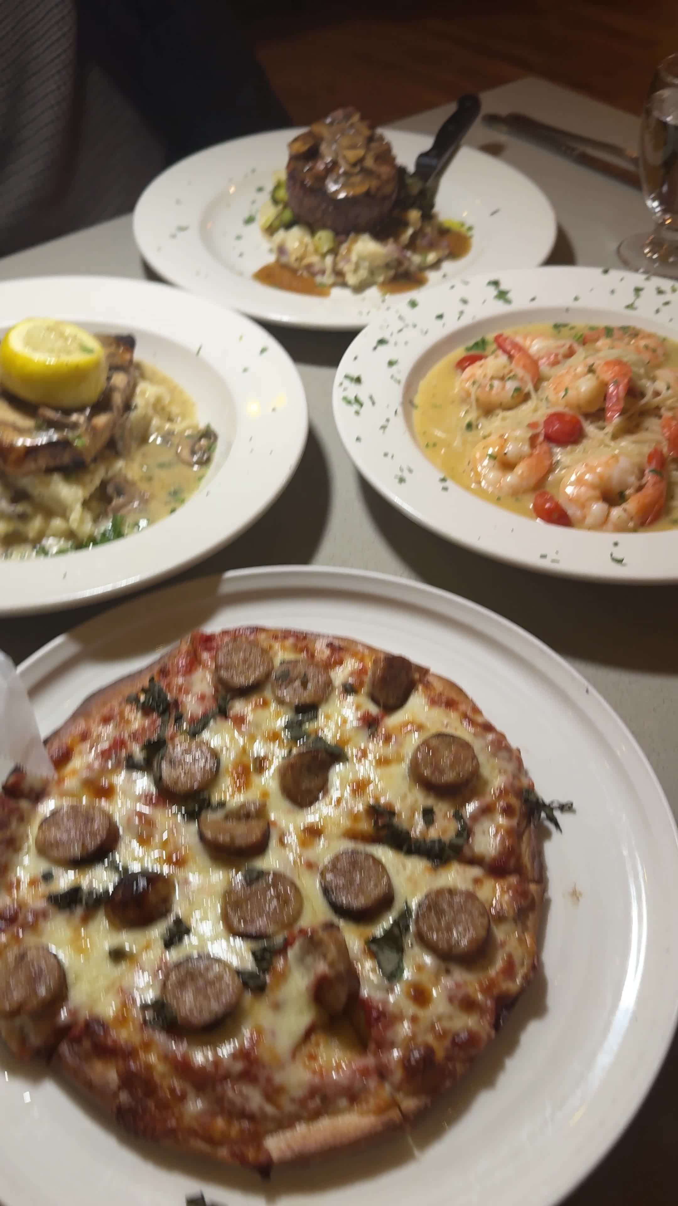 Giardinos Italian Steakhouse and Sushi Bar