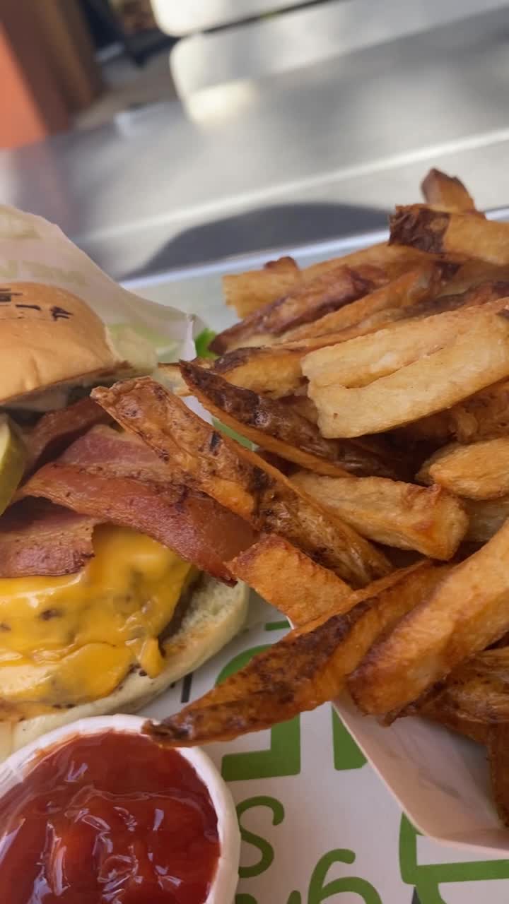 Video review of BurgerFi