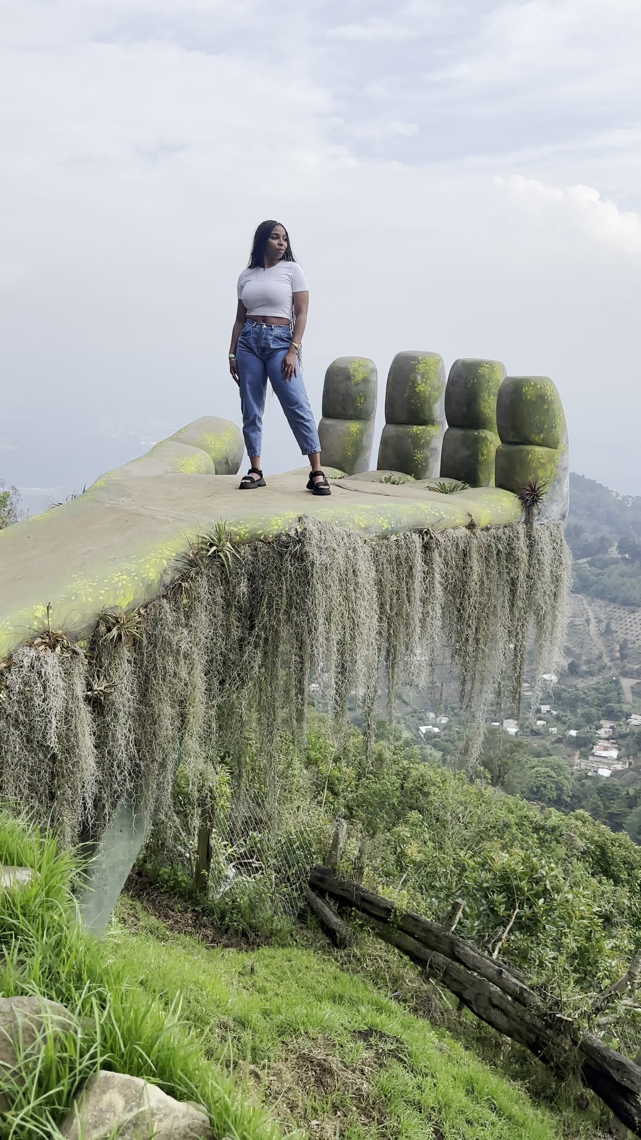 La Mano Gigante Hobbitenango