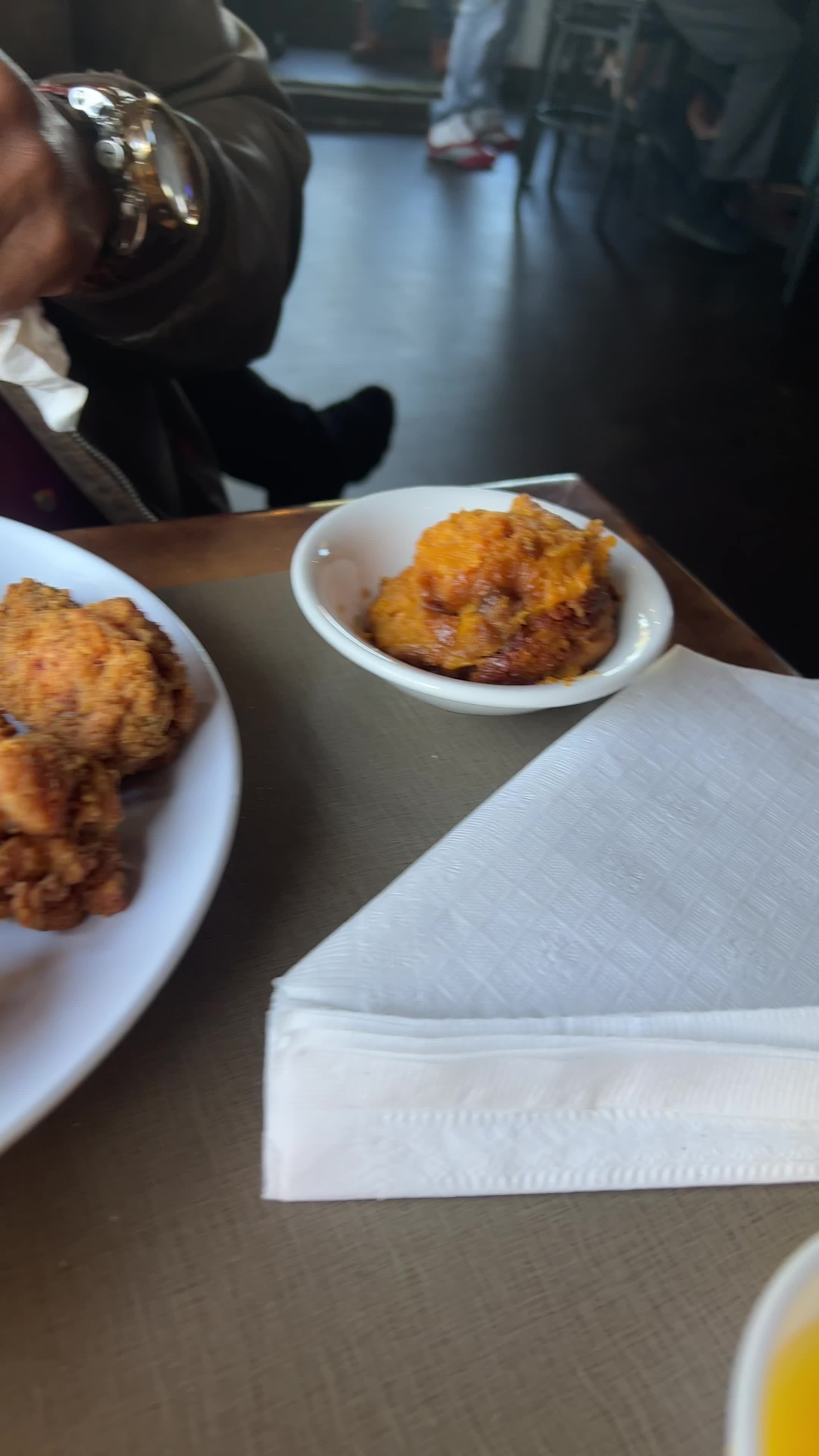 D’bos Daiquiris, Wings and Seafood