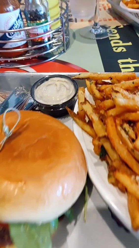 Brandanis Burgers, Tacos & Brews