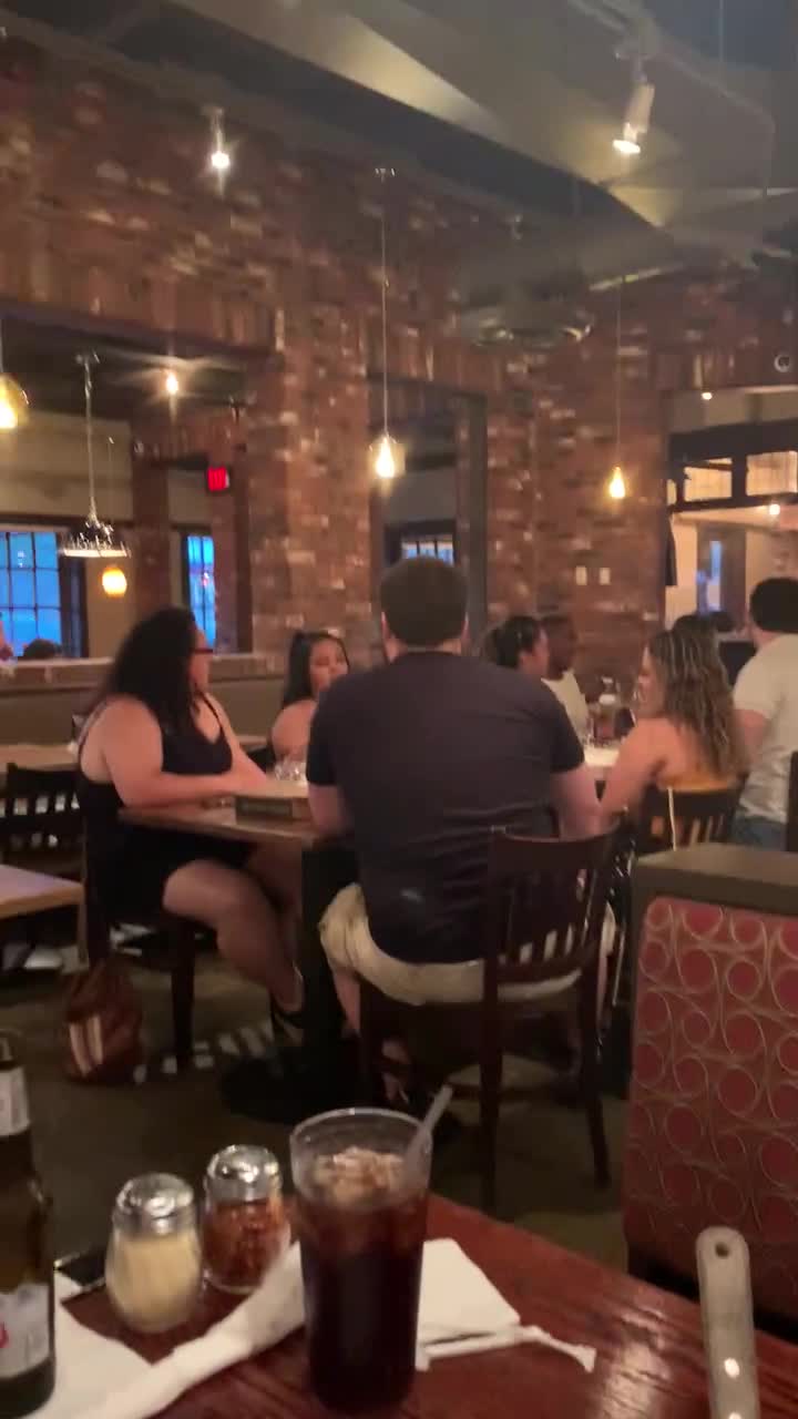 Video review of UNO Pizzeria & Grill