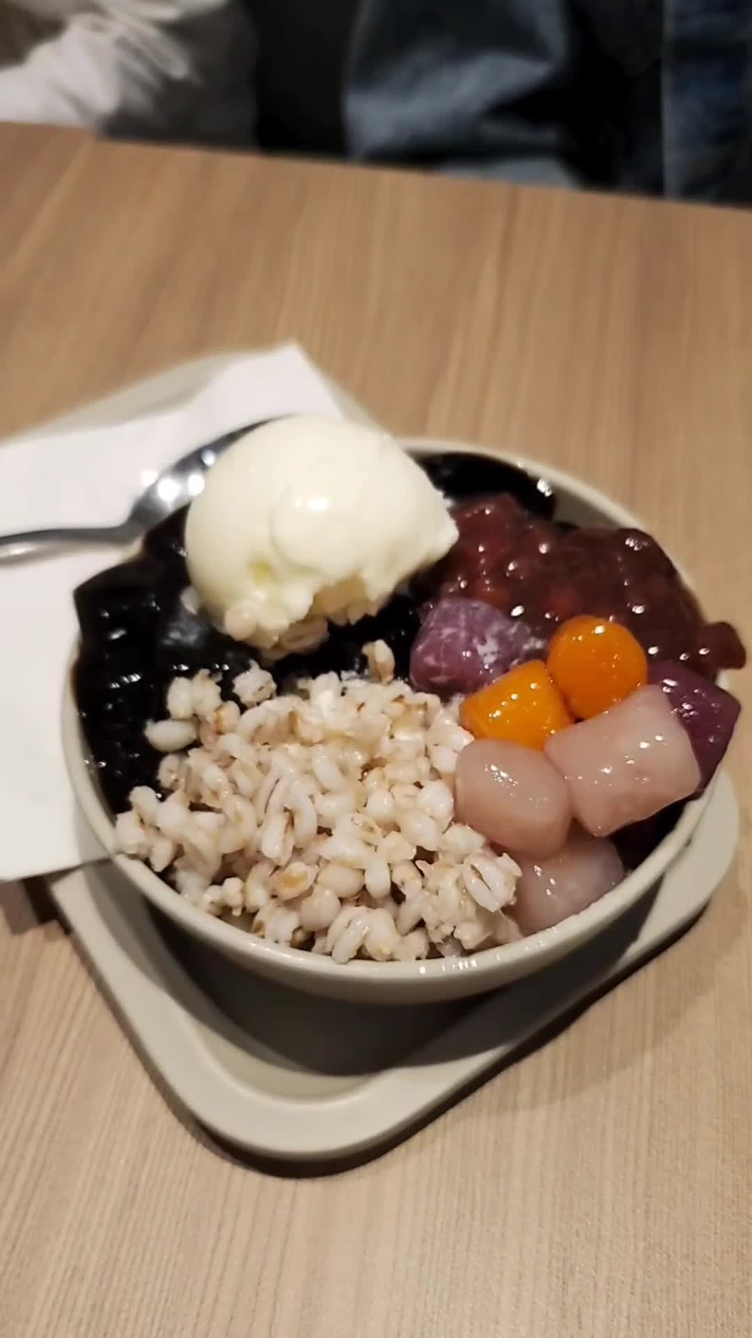 Video review of Honeymoon Dessert ????
