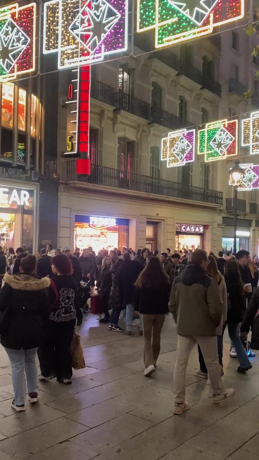 Video review of Plaça de Catalunya