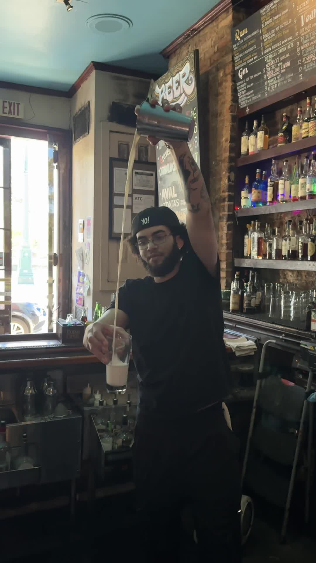 Video review of Bar Tonique