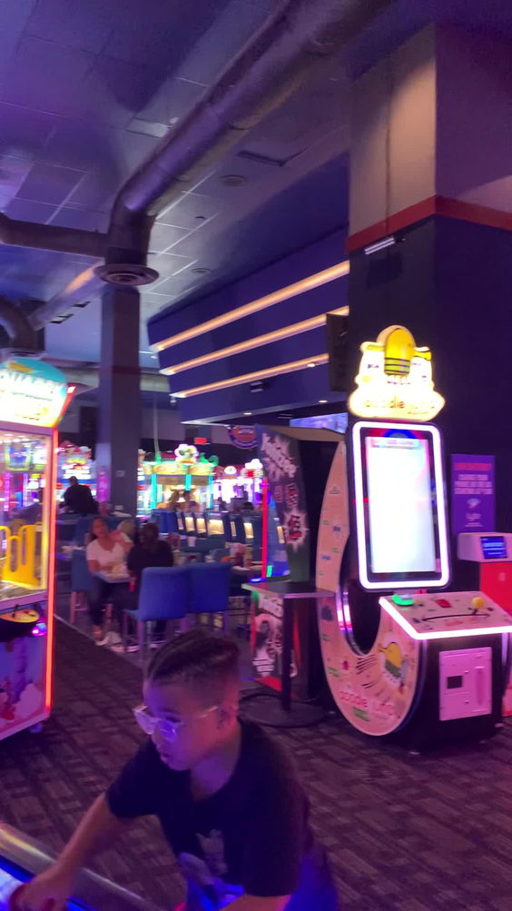 Dave & Buster's