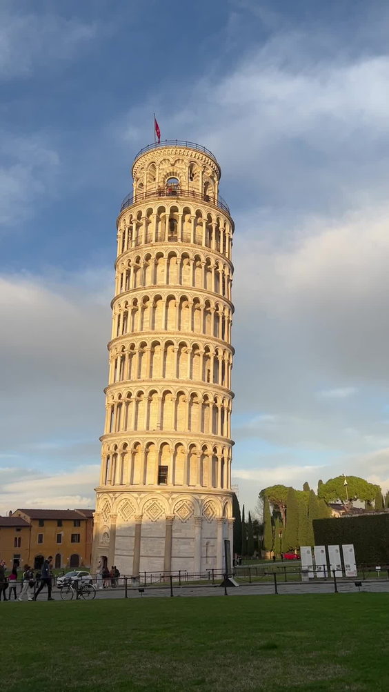 Tour Leaning Tower