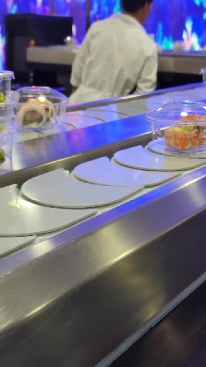 Video review of Mall of the Emirates (مول الإمارات)