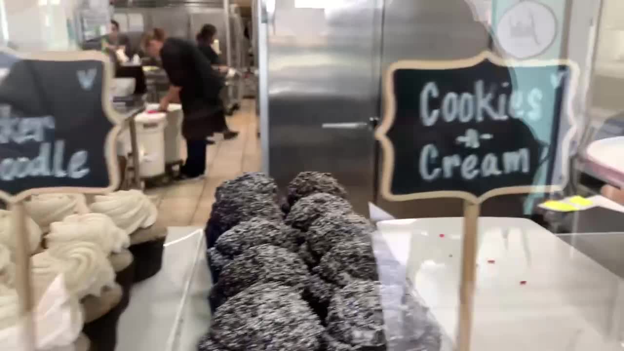 Video review of Frosted Cakery