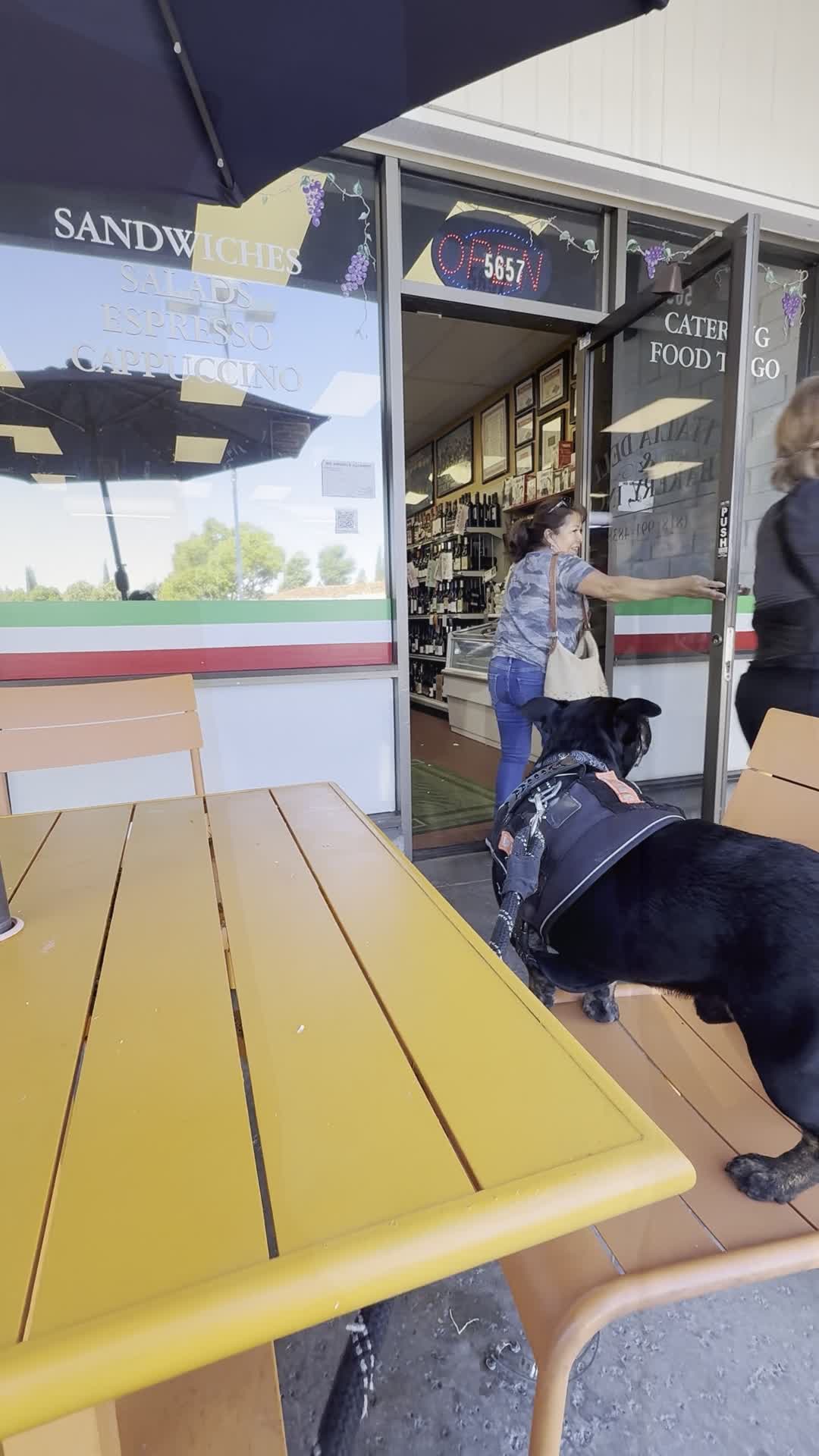 Italia Deli & Bakery