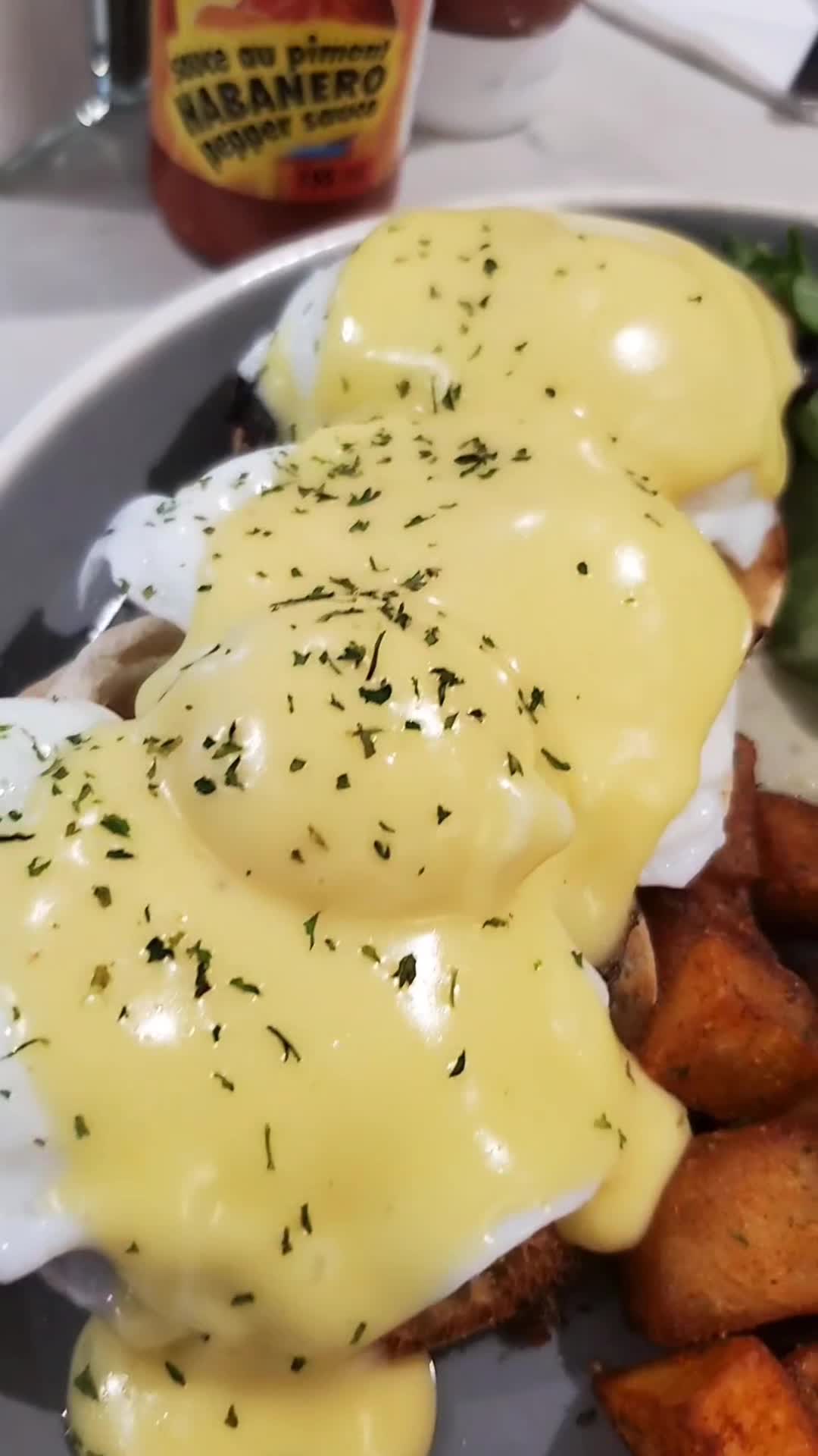 Video review of Sisters & Co