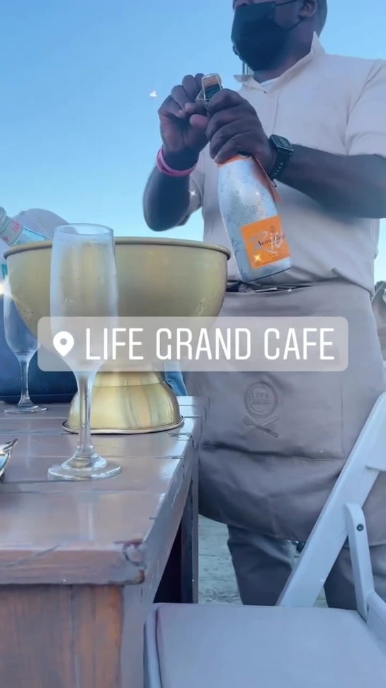 Life Grand Cafe Waterfront