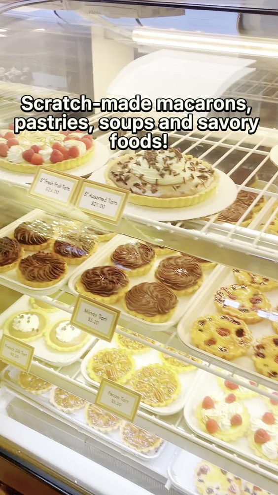 Amélie's French Bakery & Café