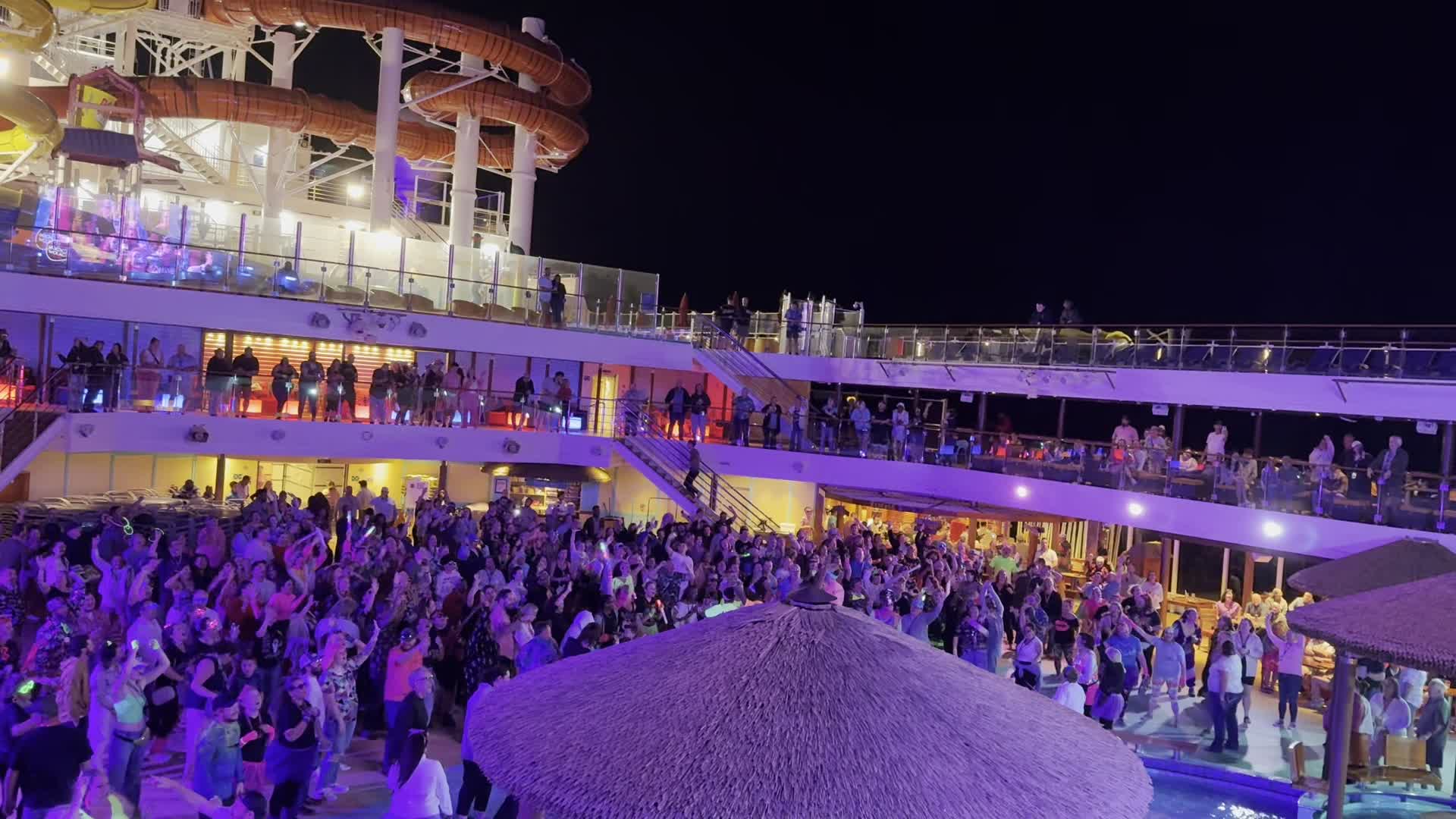 Pool bar,carnival sensation