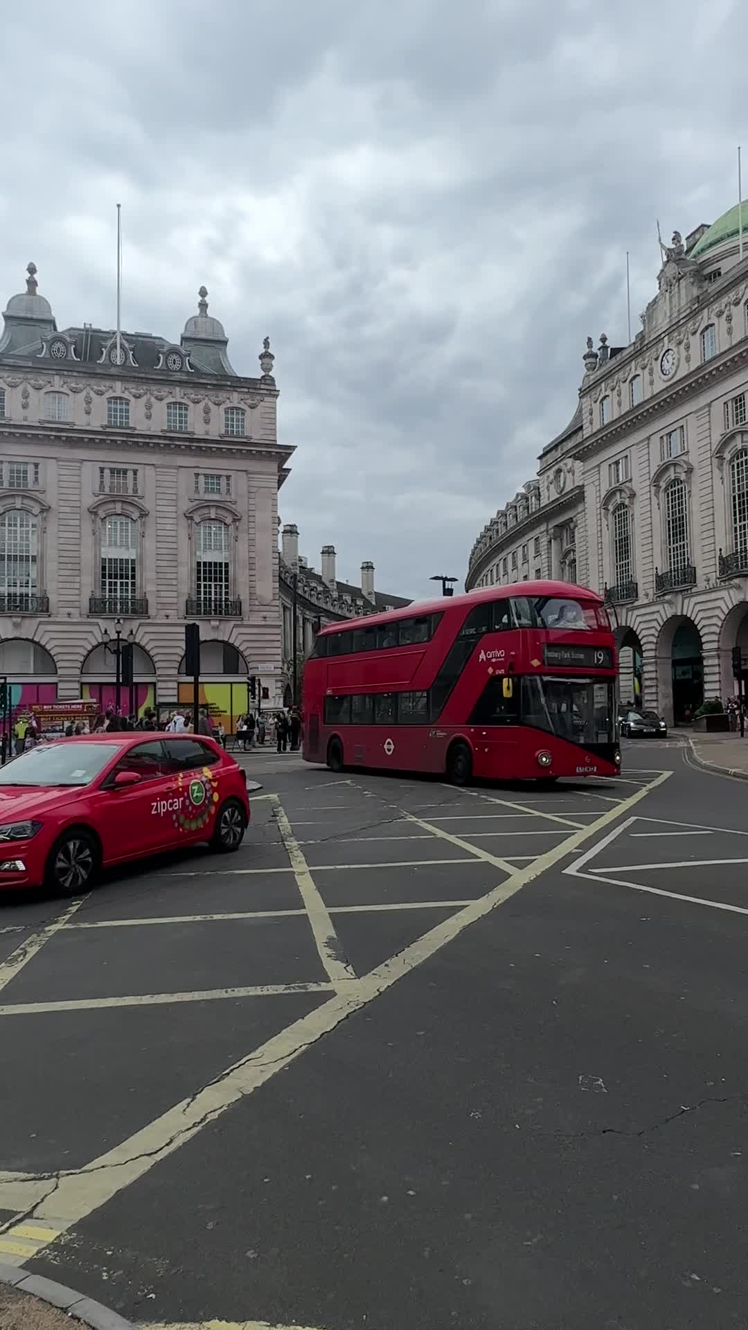 Video review of Piccadilly Circus